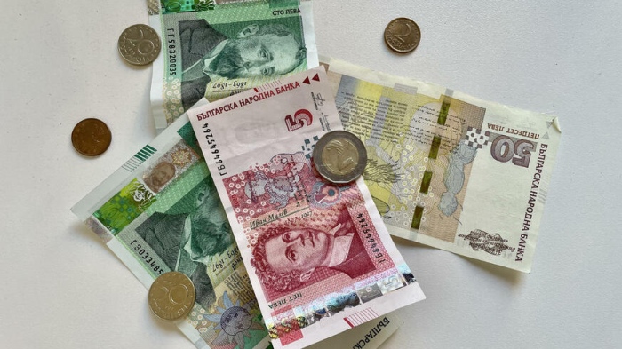 НСИ: Държавният сектор изпреварва частния по заплати