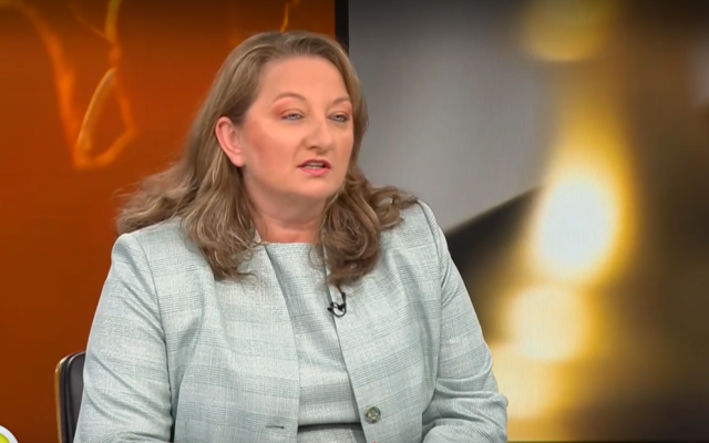 Без коледни добавки за пенсионерите тази година, обяви Сачева