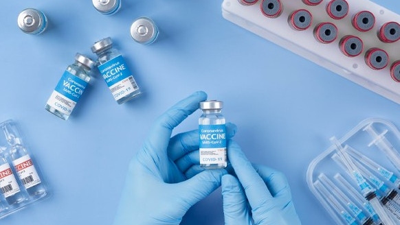 Тестват дали ваксина за COVID-19 ще лекува рак