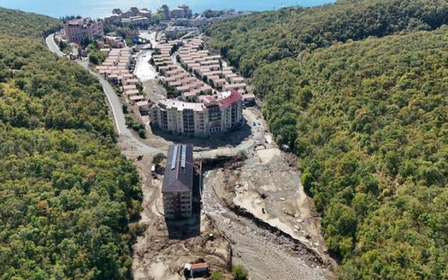 ДНСК разпореди премпаване на изкуственото корито под комплекс „Негреско” в Елените