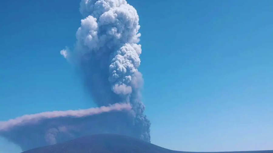 Първо изригване от хилядолетия: Пепелта от вулкана Хейли Губи прекъсва полети от Африка до Южна Азия