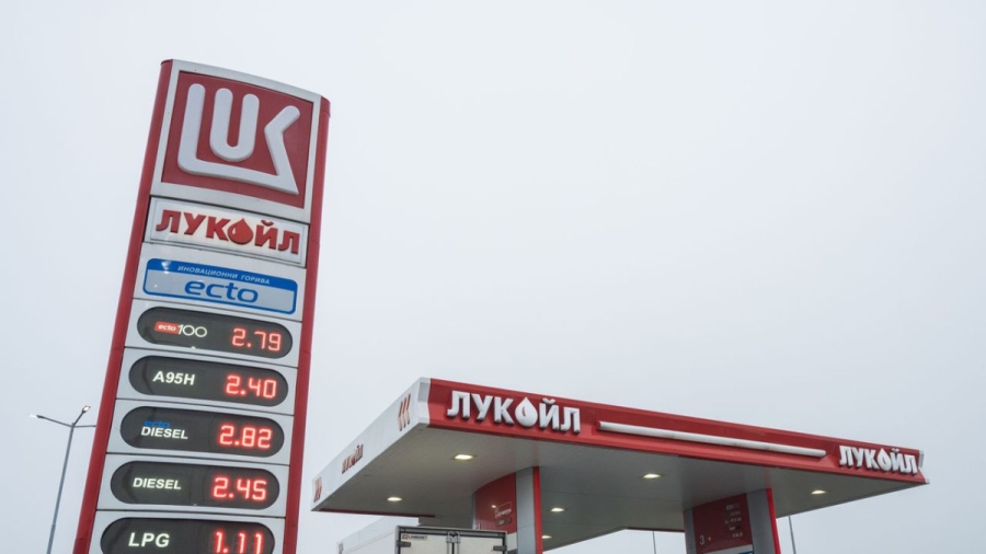 Държавата се кани да купи "Лукойл"