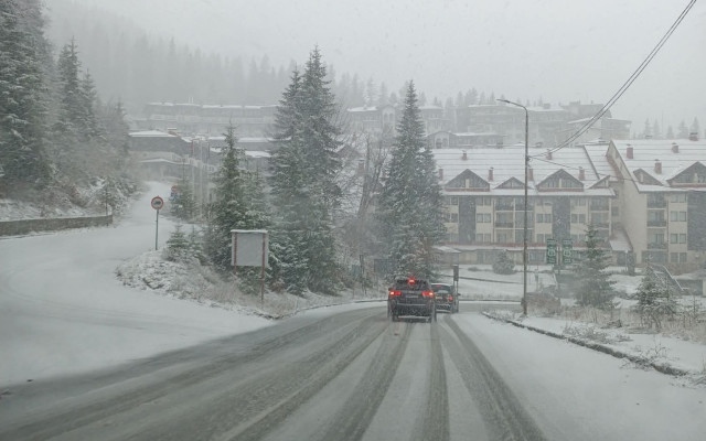 Сняг заръси в района на Пампорово