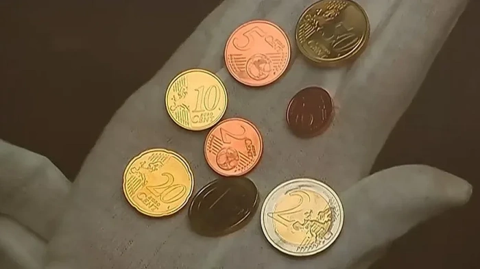 Първите евромонети вече са на пазара