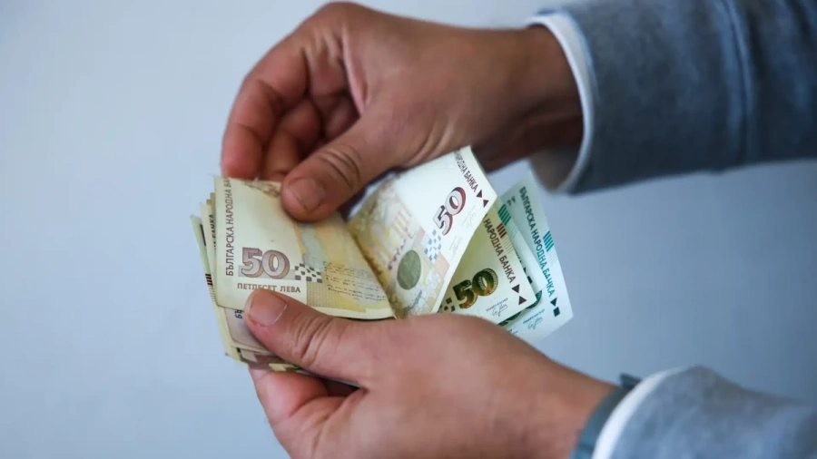 Средната работна заплата достигна 2549 лв. през третото тримесечие