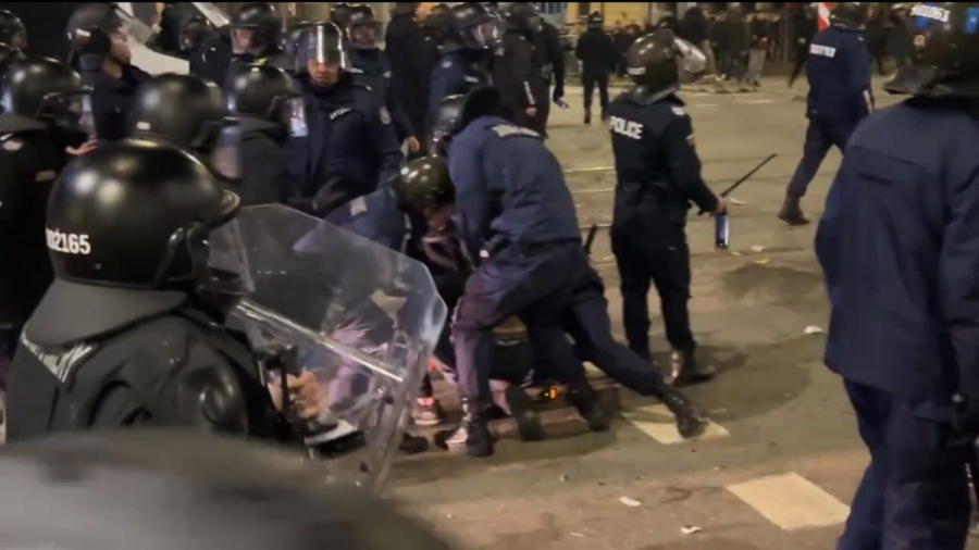 Ескалация на протеста в София: Пострадал е журналист на БНТ