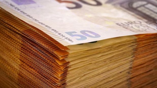 Експерт: Кешът е силно препоръчителен, дръжте по 100 евро на член от семейството