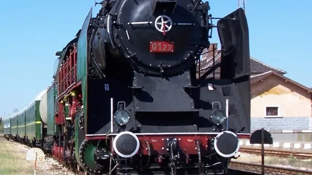 С Дядо Коледа и Снежанка: Коледният ретро влак с допълнителни пътувания между София и Банкя