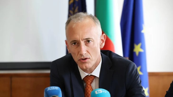 Министър Вълчев гарантира 480 милиона лева за по-високи учителски заплати