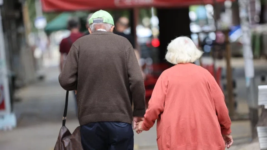 Изплащат от днес пенсиите и коледните добавки