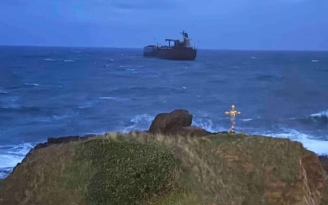 Доставиха провизии за моряците от заседналия край Ахтопол танкер “Кайрос”