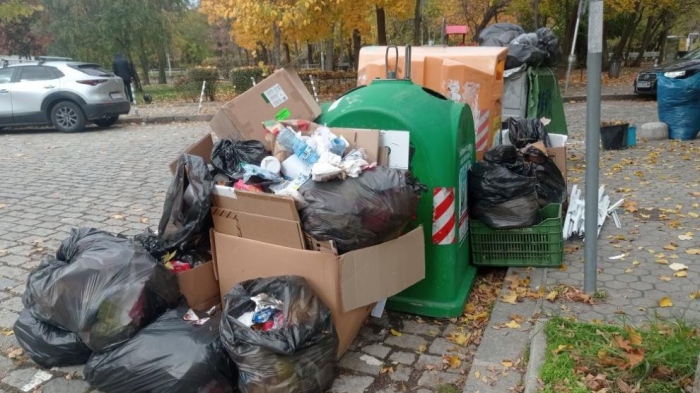 Кметът на столичния „Люлин“ на спешна среща в общината заради кризата с боклука