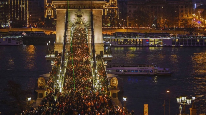 Масов протест в Унгария засилва натиска върху Орбан в разгара на скандал с насилие над деца