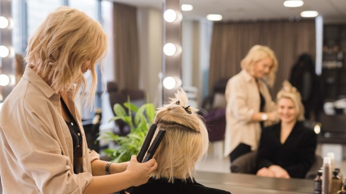 Фризьори: Тестът за алергия при боядисване не е нищо ново