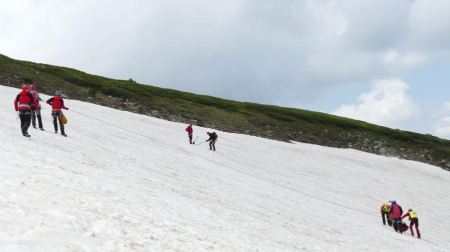 Тежка нощ на Витоша: Откриха починал турист, друг е пострадал