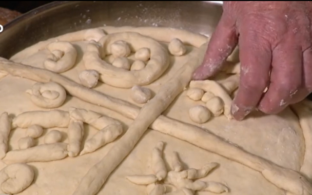 Вяра, надежда и благословия: Как се меси обредният хляб за Бъдни вечер?