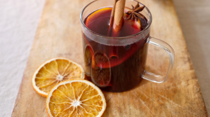 Проф. Кантарджиев: Греяно вино е полезно за облекчаване на леки вирусни инфекции