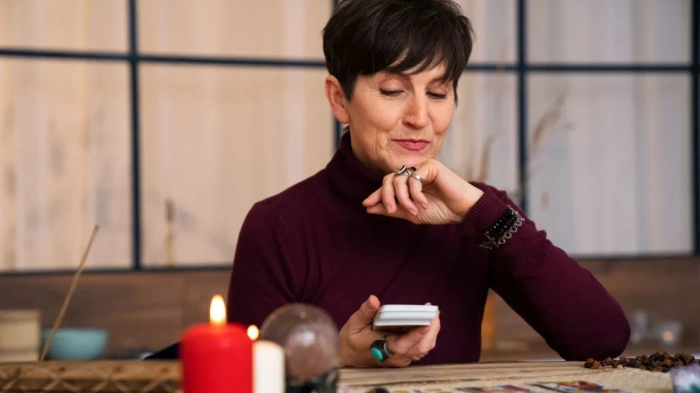 Дните около Коледа се считат за подходящи за гадания и предсказания