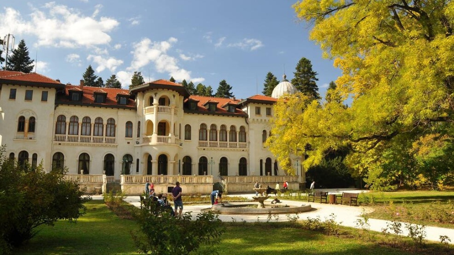 Нова ограда, алеи и видеонаблюдение: Обновяването на парк "Врана" върви по график