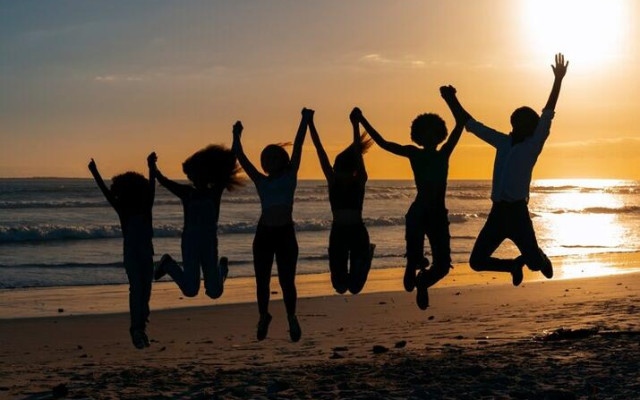 "Тренд": 6 от 10 българи са били щастливи през 2025 г.