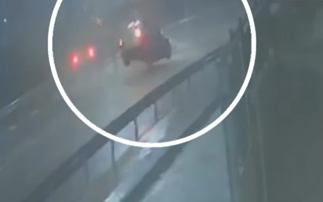 Торнадо в Гърция: Вятър вдигна във въздуха коли, преобъна самолети, морето заля брега (СНИМКИ, ВИДЕО)