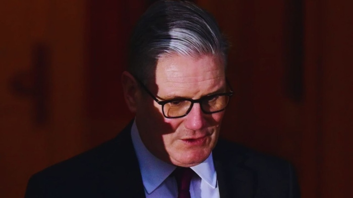 Стармър призовава за спокойствие, докато напрежението около Гренландия расте