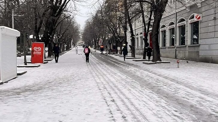 Ледът прати 12 шуменци в болница