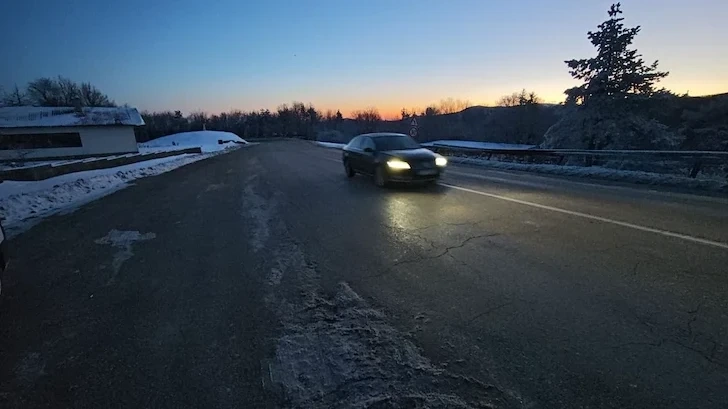 НИМХ обяви жълт код за опасни поледици и сняг в 8 области