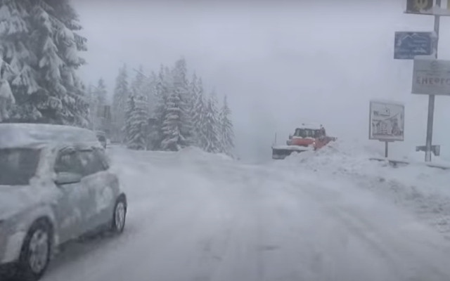 Циклон ни връхлита с порои и гръмотевични бури, а в петък - сняг обгръща цяла България
