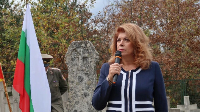 Стилът на Илияна Йотова – когато облеклото говори за лидерство