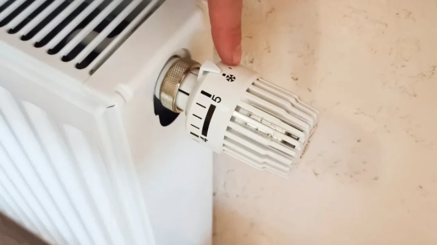 Българите без адекватно отопление на домовете си намаляват до 16% през 2025 г.