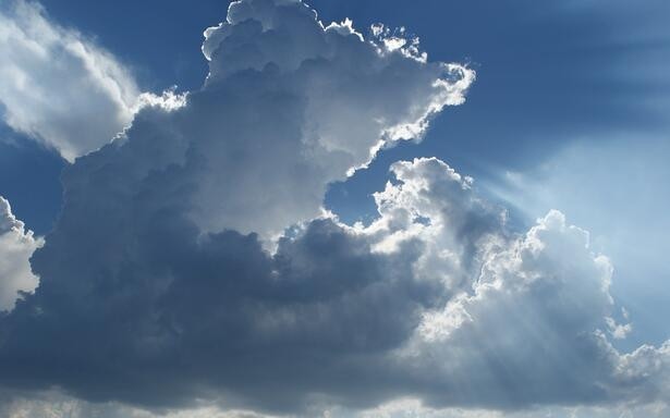 Остава облачно, но температурите се повишават