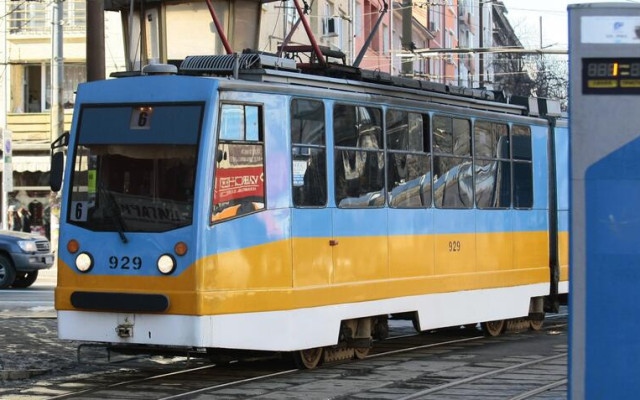 Ремонт променя трамвайното движение в подлез „Надежда“, ето до кога