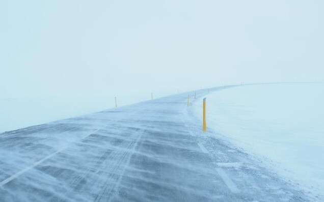 Оранжев и жълт код за виелици и силен снеговалеж утре, температурите се сриват