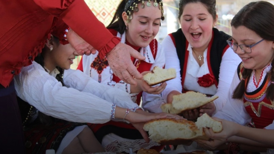 Сирни Заговезни 2026: Дата, обичаи, прошка и подготовка за Великденския пост