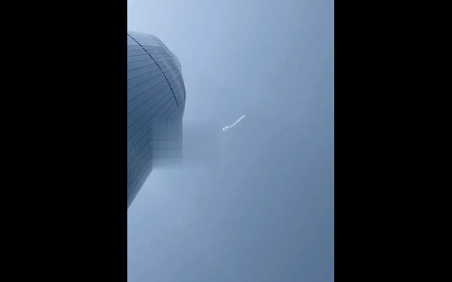 Евакуираха Бурдж Халифа след ракетни удари и експлозии