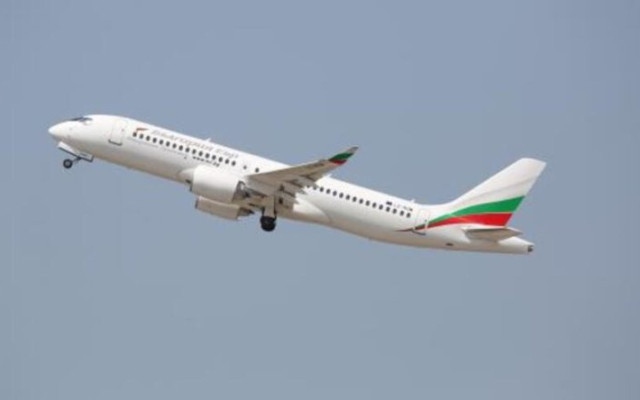 Чартърът със 180 туристи излетя от Дубай, туроператори го плащат