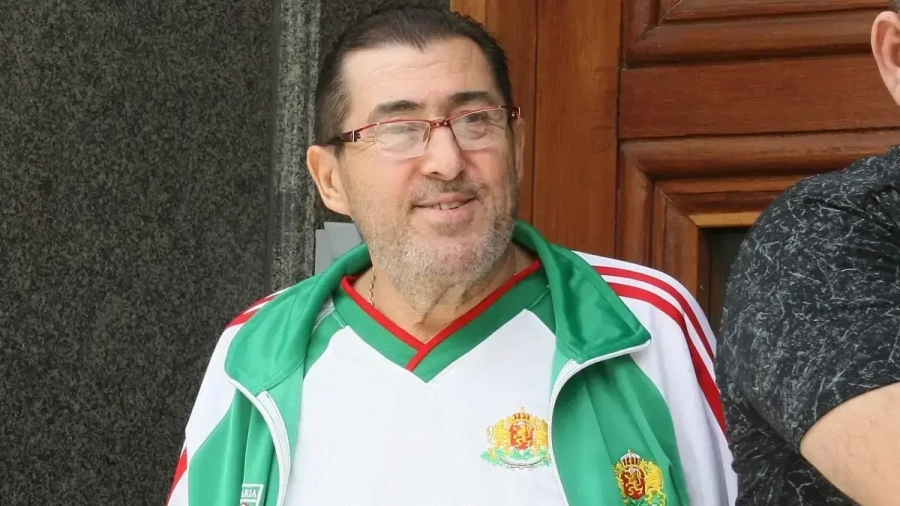 Отчужденият син на Митьо Пищова му направи панихида година след смъртта му