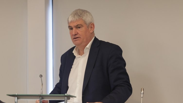 Над половината българи ги е страх да не бъдат заменени от ИИ