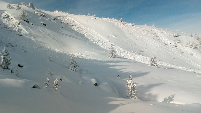 „Снежна дъска“: ПСС предупреди за сериозна опасност от лавини в следващите дни