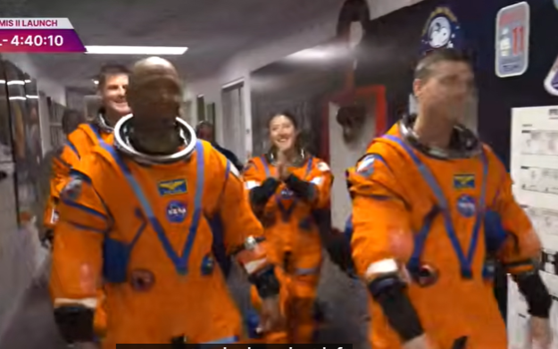 Астронавтите от мисията Артемис 2 летят към Луната (ВИДЕО)