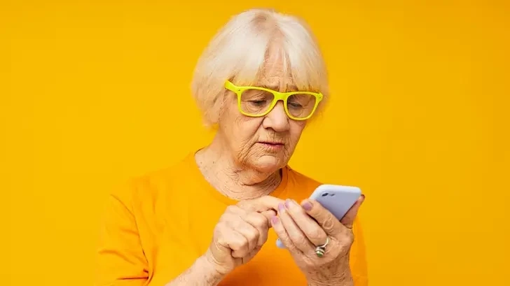 Телефонни измамници от България разориха десетки гръцки пенсионери