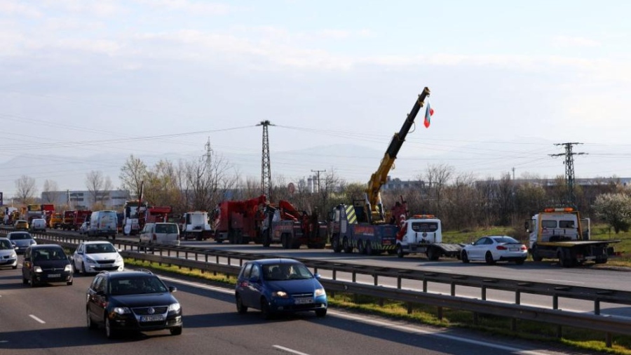 „Не сме крадци“: Браншът на пътната помощ излезе на протест на Околовръстното в София