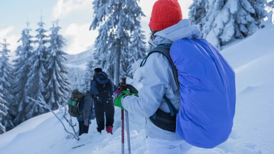 На повечето места в планините снежната покривка е заледена