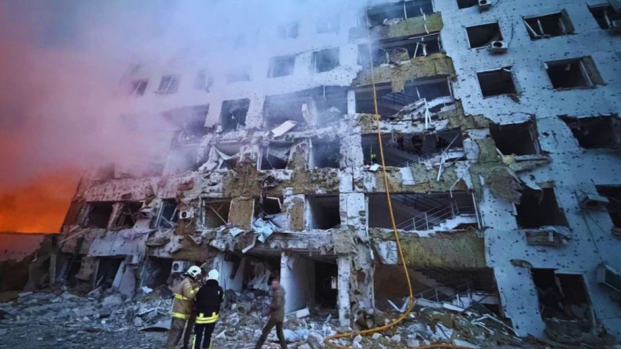 Смъртоносна нощ в Украйна: Русия изстреля стотици дронове и ракети, има жертви в Одеса и Киев