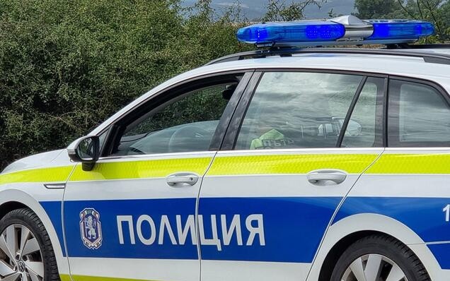 Автобус на градския транспорт в Хасково удари три паркирани автомобила