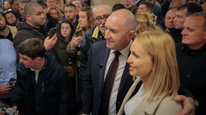 "Ню Йорк Таймс": Българите подкрепиха Радев, изтощени от корупцията