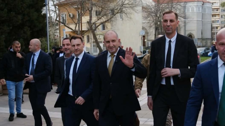 „Ел Мундо“ за Румен Радев: Уникална личност