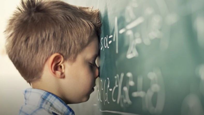 Учебният материал да бъде намален с 35% сега, а не през 2029 г.: Учителският синдикат с ново искане