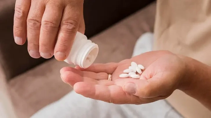 Войната в Иран изстреля с 30% цените на парацетамола в Англия